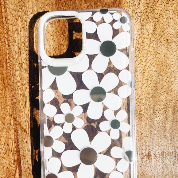 Daisy Case - Picture 3 of 4